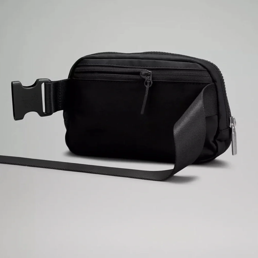 Black Lululemon Everywhere Belt Bag 2 available - Picture 3 of 5